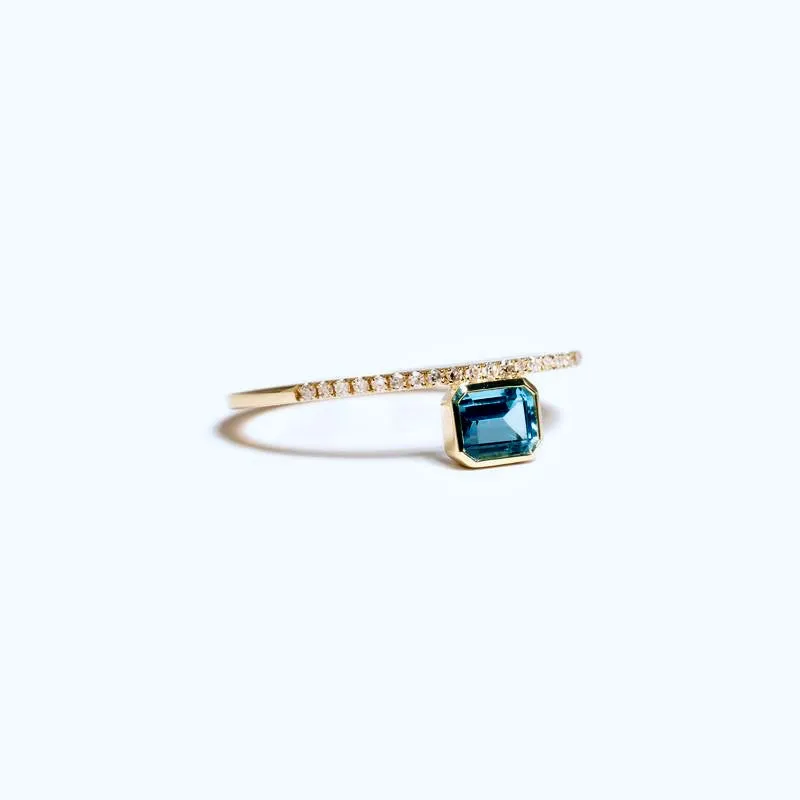 14KT BLUE TOPAZ & DIAMOND RING