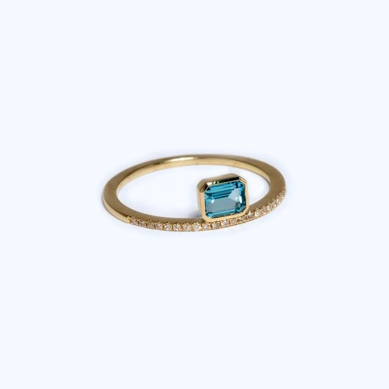 14KT BLUE TOPAZ & DIAMOND RING