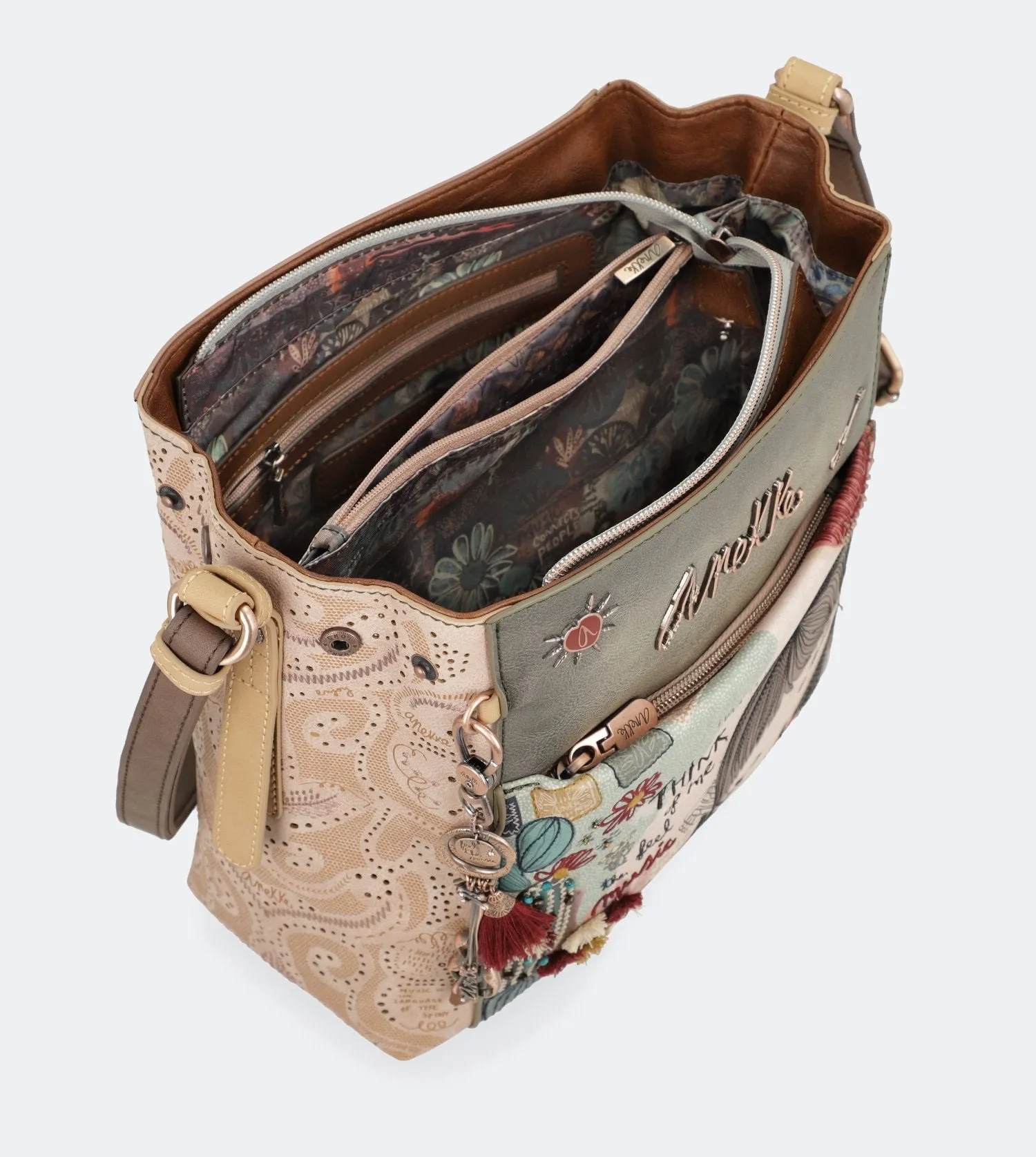 Ixchel Crossbody bag with a back zip