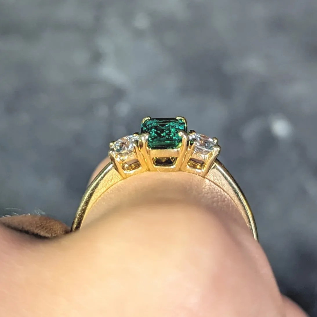 Suna 1990s 1.23 CTW No Oil Emerald Diamond 18 Karat Yellow Gold Ring GIA